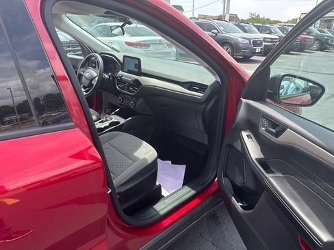 Certified 2022 Ford Escape SE w/ SE Sport Appearance Package FWD image 22