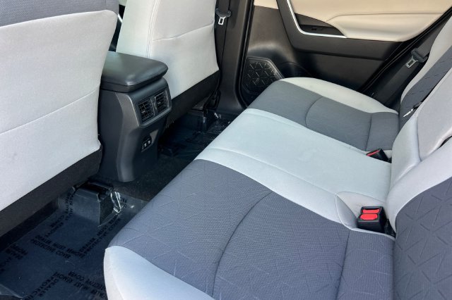 Used 2019 Toyota RAV4 XLE w/ Convenience Package FWD image 13