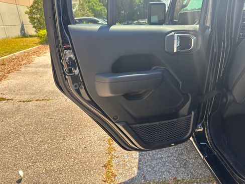 Used 2025 Jeep Wrangler Unlimited Sport AWD/4WD image 21
