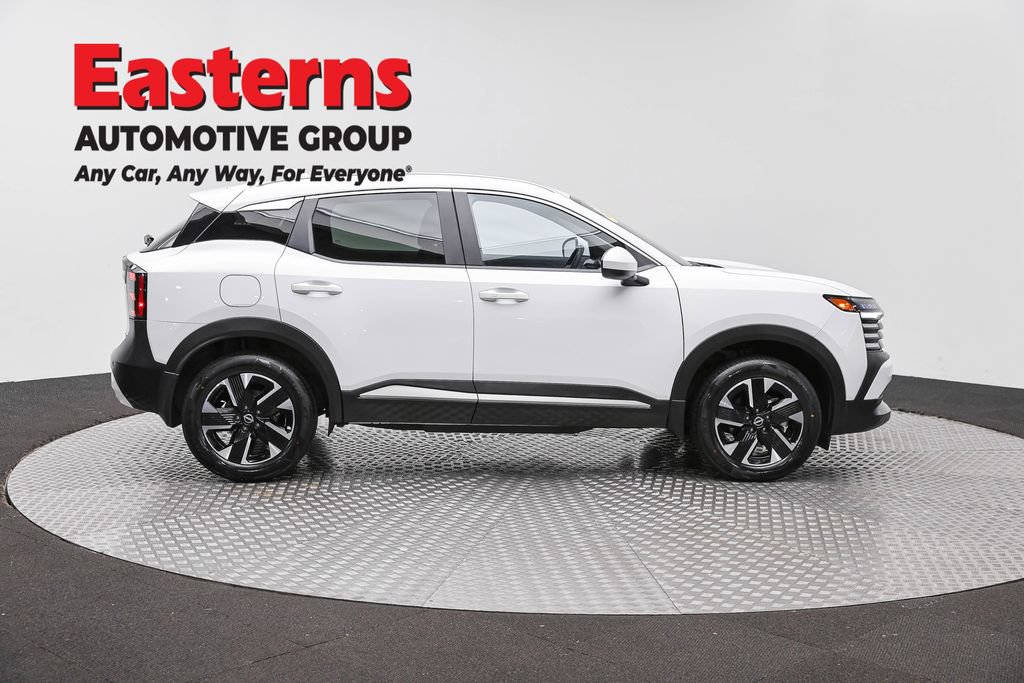 Used 2025 Nissan Kicks SV w/ SV Premium Package AWD/4WD image 5