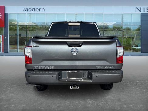 Used 2018 Nissan Titan SV w/ SV Convenience Package image 6