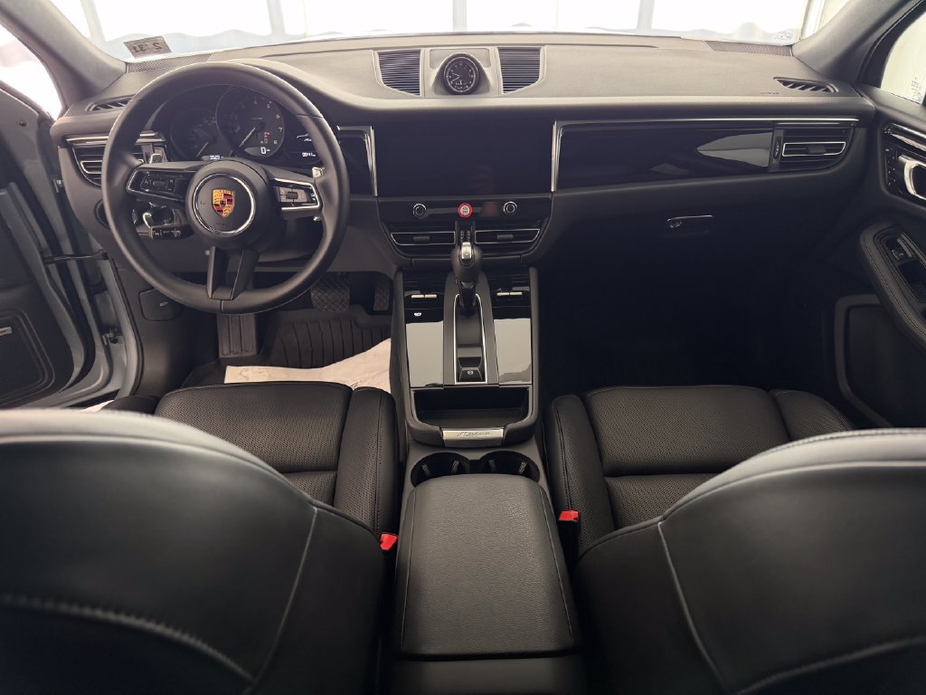 Certified 2026 Porsche Macan AWD/4WD image 17