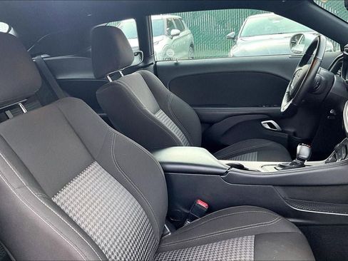 Used 2022 Dodge Challenger SXT w/ Driver Convenience Group image 6