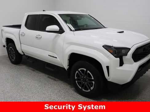 Used 2024 Toyota Tacoma TRD Sport image 4
