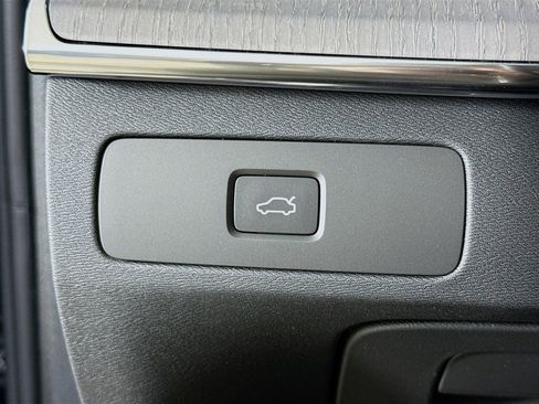 New 2026 Volvo XC90 B6 Ultra w/ Protection Package image 10