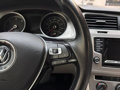 Used 2015 Volkswagen Golf TDI S FWD image 18