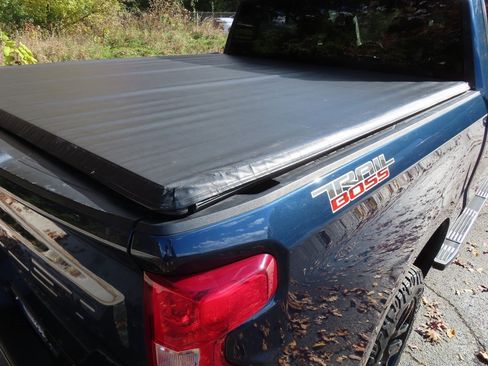 Used 2021 Chevrolet Silverado 1500 LT Trail Boss w/ Bed Protection Package image 14