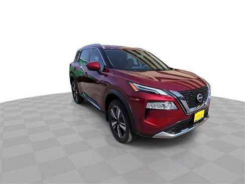 Used 2023 Nissan Rogue Platinum w/ Platinum Premium Package image 2