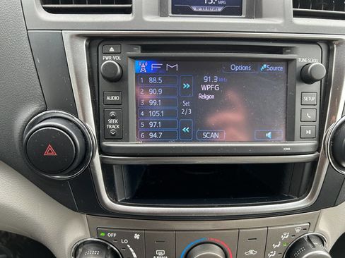 Used 2013 Toyota Highlander Plus image 28