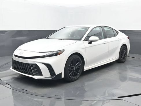 Used 2025 Toyota Camry SE FWD image 8
