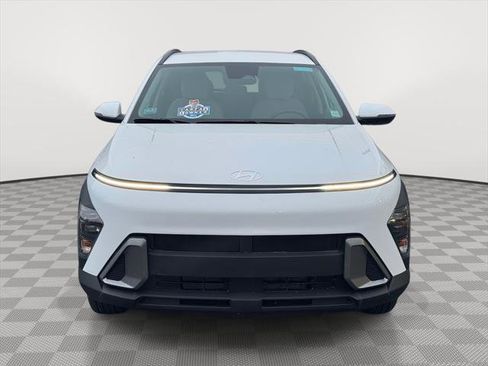 Used 2025 Hyundai Kona SEL image 2