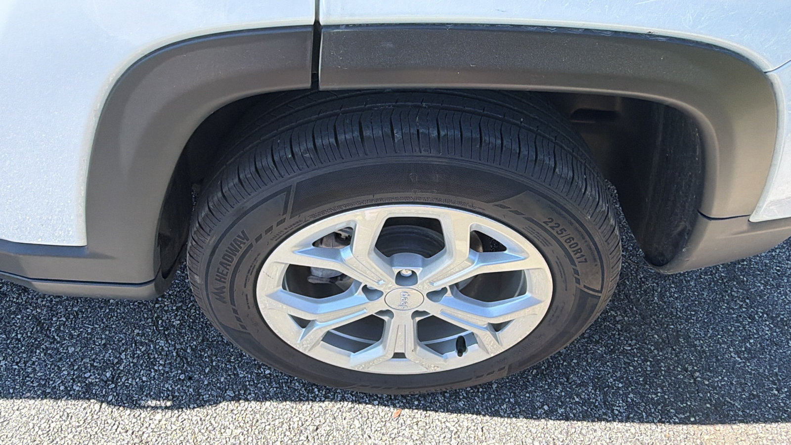 Used 2024 Jeep Compass Latitude AWD/4WD image 12
