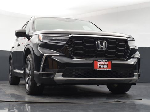 Used 2025 Honda Pilot Elite image 48