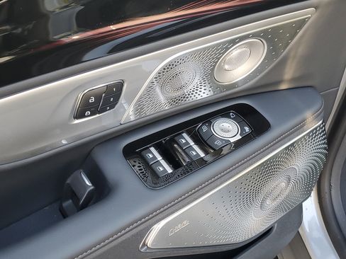 New 2026 Lincoln Nautilus Reserve image 9