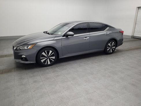 Used 2019 Nissan Altima 2.5 SV image 2