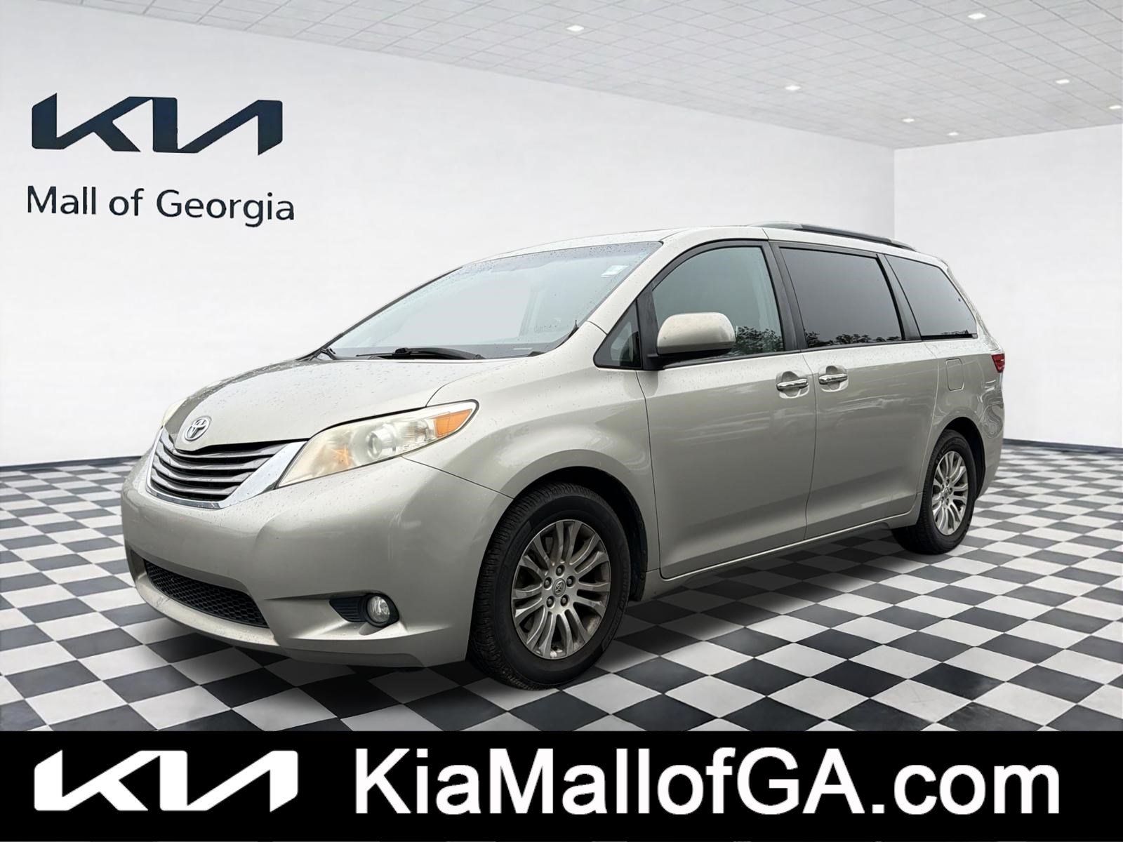 Used 2016 Toyota Sienna XLE Premium FWD image 1
