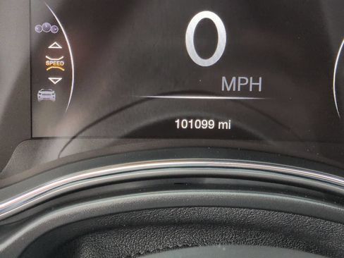 Used 2019 Jeep Grand Cherokee Laredo AWD/4WD image 26