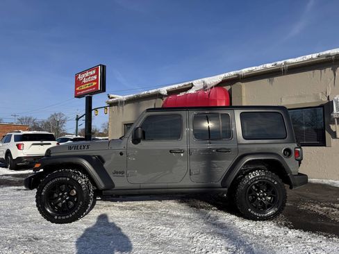 Used 2022 Jeep Wrangler Unlimited Willys image 4