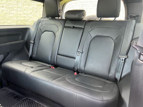 Certified 2023 Land Rover Defender 90 SE image 32