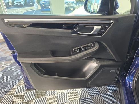 Used 2023 Porsche Macan image 34