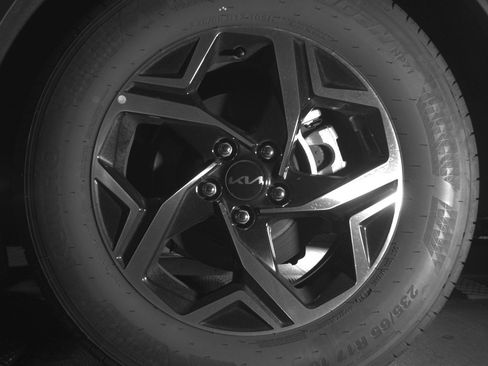 Used 2025 Kia Sportage LX image 11