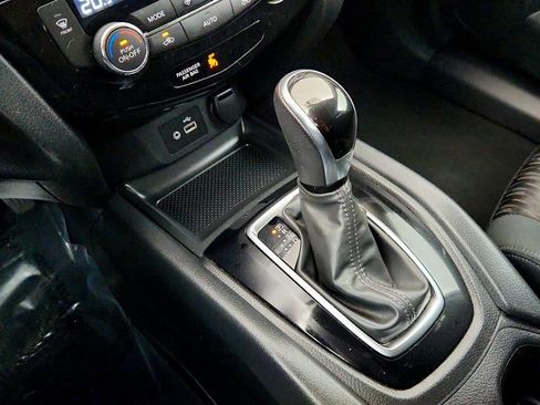 Used 2020 Nissan Rogue S image 16