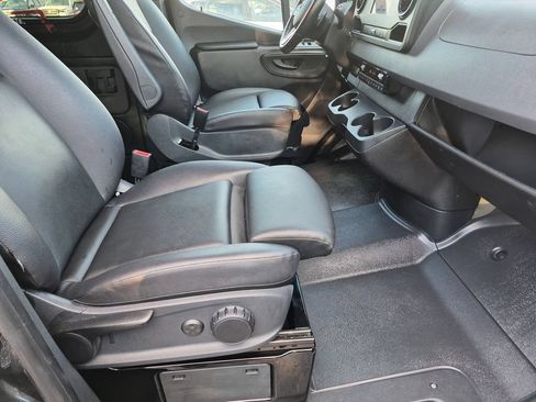 Used 2021 Mercedes-Benz Sprinter 2500 image 25