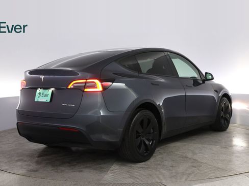 Used 2021 Tesla Model Y Long Range image 3