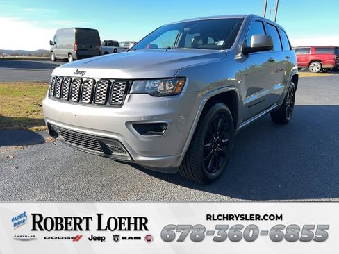 Used 2020 Jeep Grand Cherokee Altitude image 1