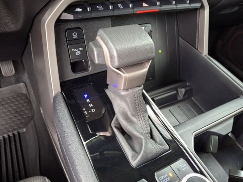 Used 2024 Toyota Tundra Limited AWD/4WD image 21