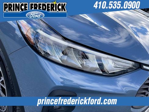 Used 2025 Ford Escape SE image 26