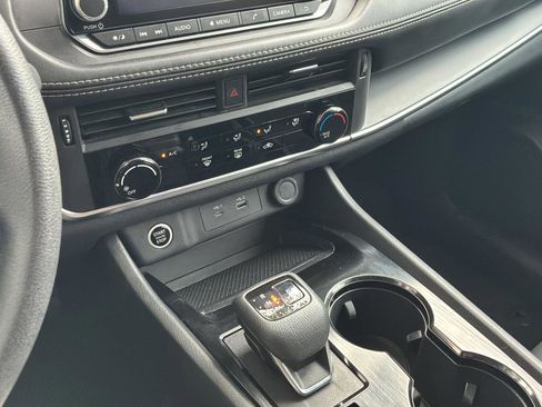 Used 2023 Nissan Rogue S image 25