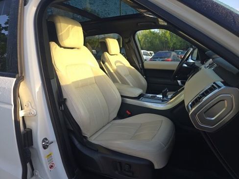 Used 2020 Land Rover Range Rover Sport HSE image 12