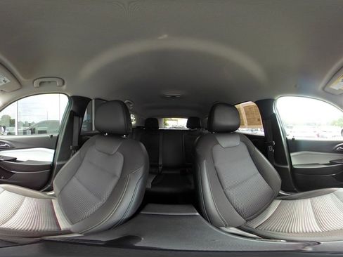 Used 2025 Chevrolet Trax LT FWD image 42