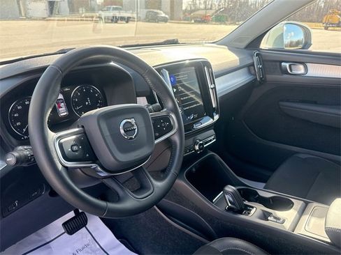 Used 2020 Volvo XC40 T5 Momentum image 21