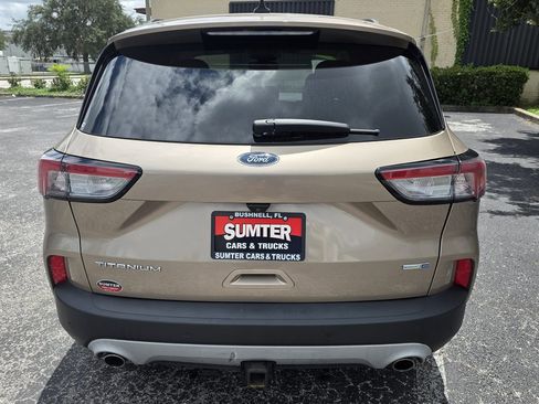 Used 2020 Ford Escape Titanium image 4