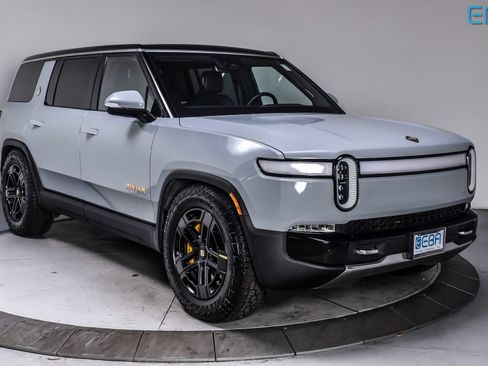 Used 2022 Rivian R1S Launch Edition image 8