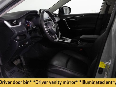 Used 2021 Toyota RAV4 XLE Premium image 19