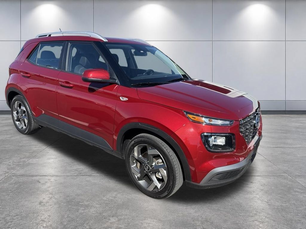 Used 2025 Hyundai Venue SEL FWD image 3