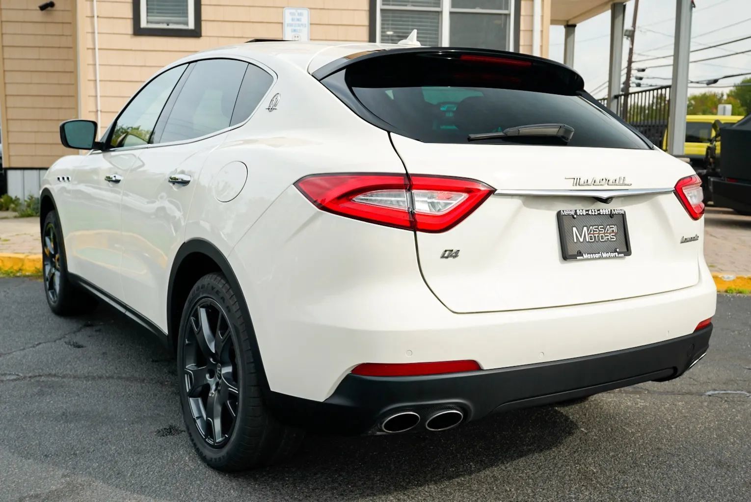Used 2018 Maserati Levante AWD/4WD image 7