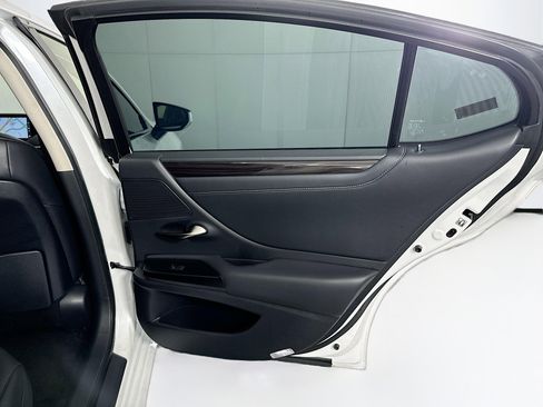 Used 2019 Lexus ES 300h w/ Premium Package FWD image 30