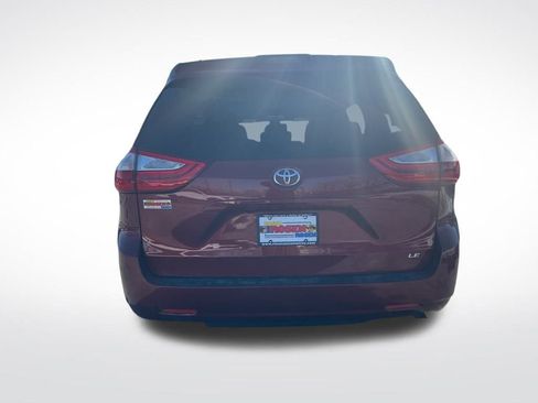 Used 2019 Toyota Sienna LE image 39