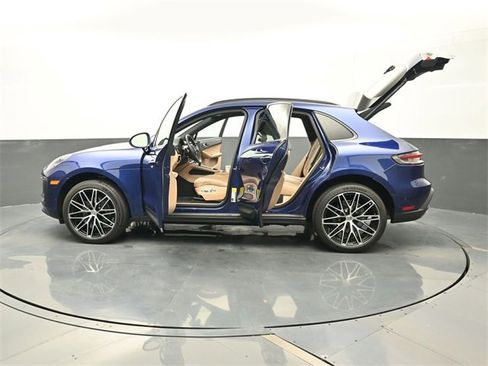 Used 2024 Porsche Macan image 30