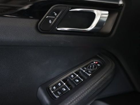 Used 2018 Porsche Macan AWD/4WD image 25