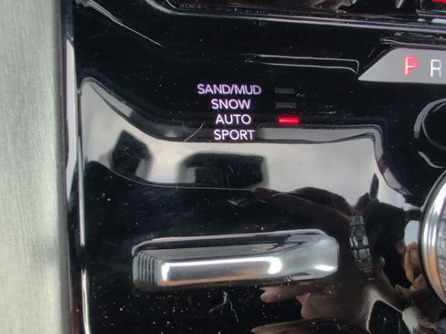 Used 2025 Jeep Wagoneer Series III w/ Premium Group I image 23