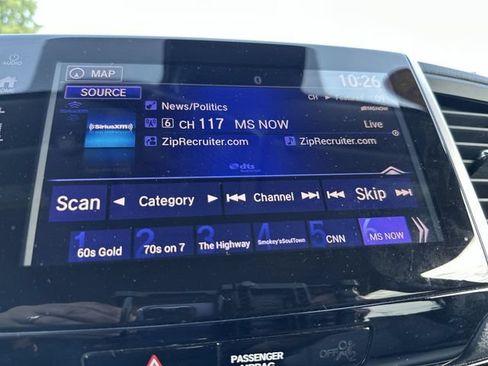 Used 2018 Honda Pilot Touring image 14