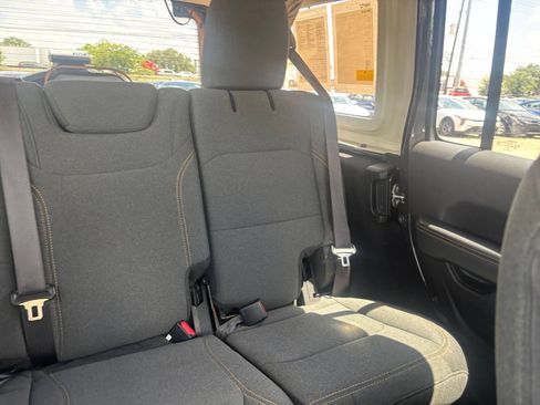 Used 2025 Jeep Wrangler Unlimited Sahara AWD/4WD image 36