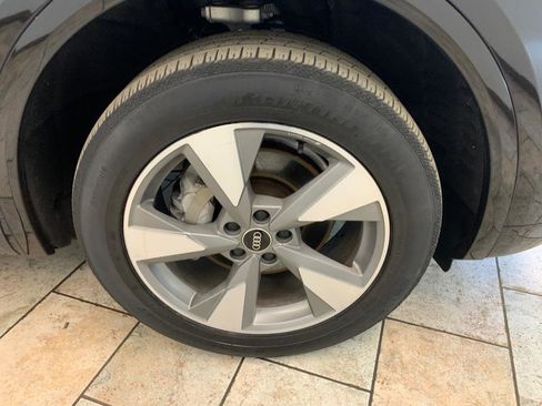 Used 2023 Audi Q5 2.0T Premium w/ Convenience Package image 9