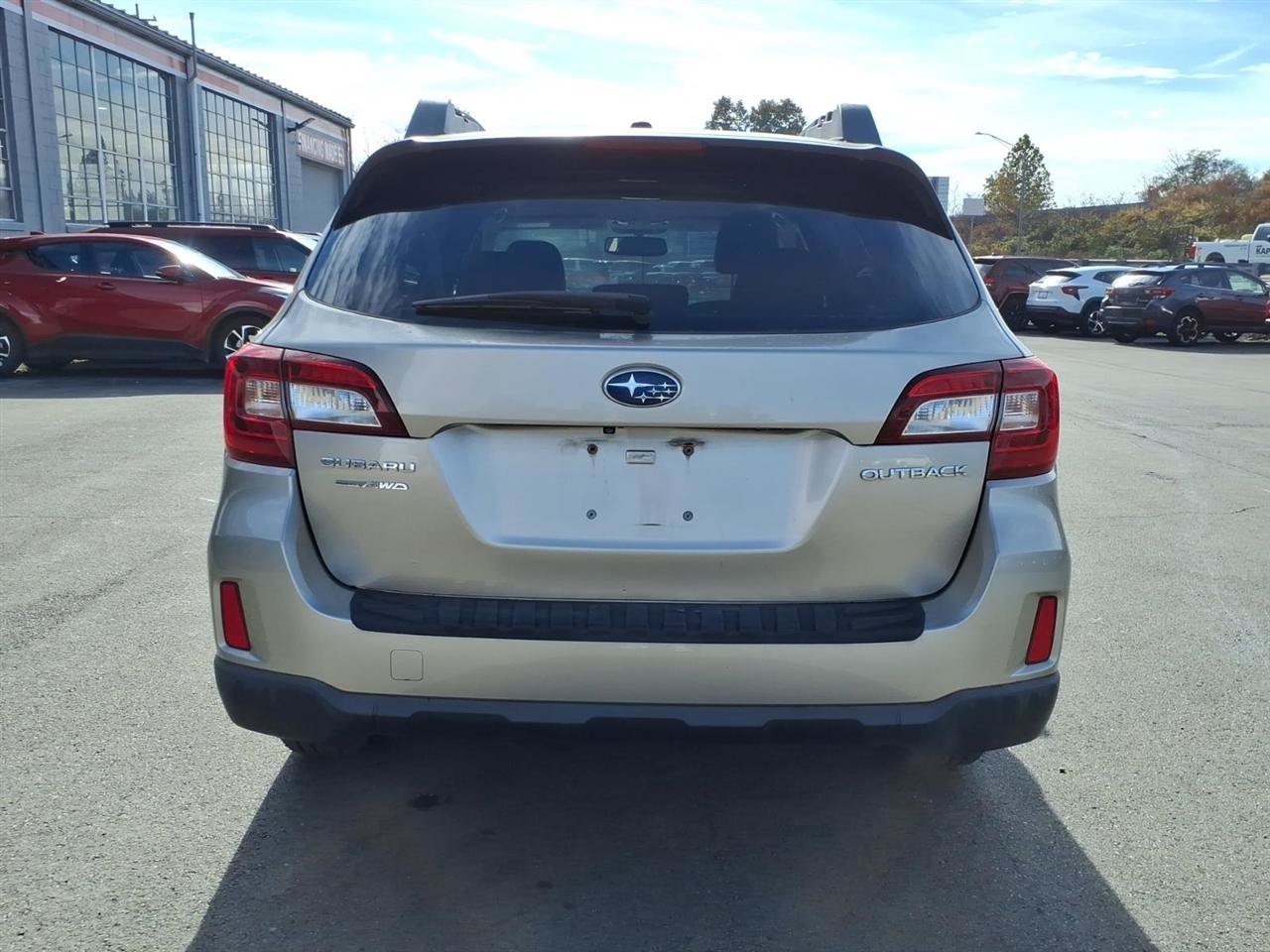 Used 2015 Subaru Outback 2.5i Limited AWD/4WD image 4