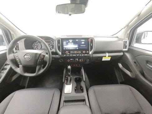 Used 2025 Nissan Frontier SV w/ SV Convenience Package image 28